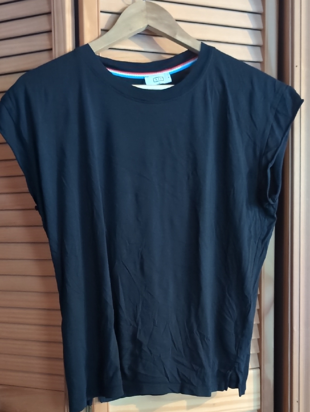 NWOT Ayr Supercool Tee - S